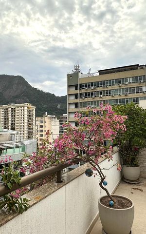Apartamento à venda com 197m², 4 quartos e 2 vagasVaranda