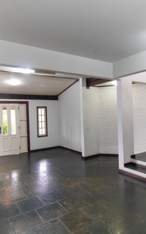Casa de condomínio à venda com 210m², 6 quartos e 4 vagas Casa de condomínio à venda com 210m², 6 quartos e 4 vagasSala