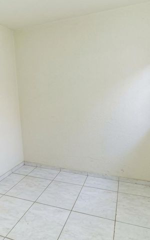 Casa à venda com 506m², 5 quartos e 3 vagas Casa à venda com 506m², 5 quartos e 3 vagasQuarto 5