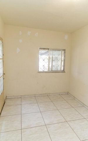 Casa à venda com 506m², 5 quartos e 3 vagas Casa à venda com 506m², 5 quartos e 3 vagasSala