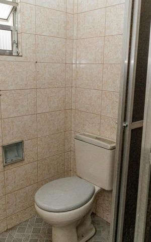 Casa à venda com 506m², 5 quartos e 3 vagas Casa à venda com 506m², 5 quartos e 3 vagasBanheiro 2