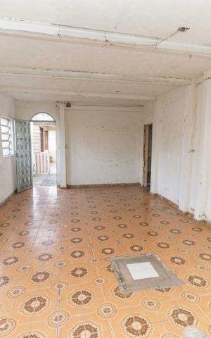 Casa à venda com 506m², 5 quartos e 3 vagas Casa à venda com 506m², 5 quartos e 3 vagasSalão