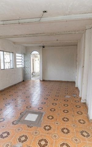 Casa à venda com 506m², 5 quartos e 3 vagas Casa à venda com 506m², 5 quartos e 3 vagasSalão