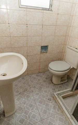 Casa à venda com 506m², 5 quartos e 3 vagas Casa à venda com 506m², 5 quartos e 3 vagasBanheiro 2
