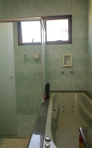 Casa à venda com 208m², 3 quartos e 4 vagasBanheiro da Suíte 1 