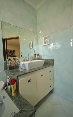 Casa à venda com 208m², 3 quartos e 4 vagasBanheiro da Suíte 1 