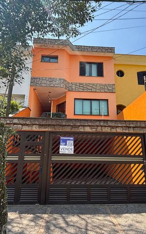 Casa à venda com 208m², 3 quartos e 4 vagasFachada 