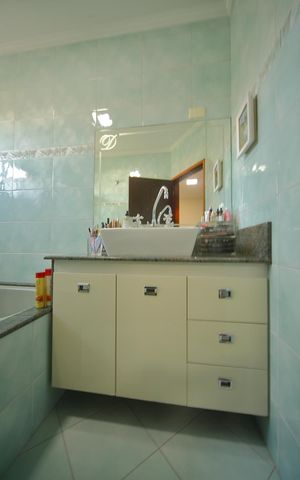 Casa à venda com 208m², 3 quartos e 4 vagasBanheiro da Suíte 1 