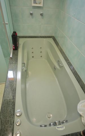 Casa à venda com 208m², 3 quartos e 4 vagasBanheiro da Suíte 1 