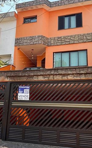 Casa à venda com 208m², 3 quartos e 4 vagasFachada 