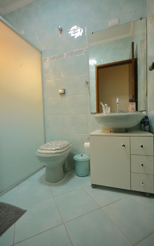 Casa à venda com 208m², 3 quartos e 4 vagasBanheiro Suíte 2 