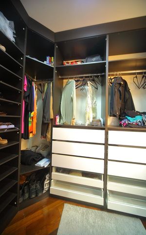 Casa à venda com 208m², 3 quartos e 4 vagasSuíte 1 - Closet 
