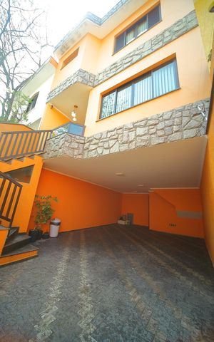 Casa à venda com 208m², 3 quartos e 4 vagasGaragem /Vista interna 