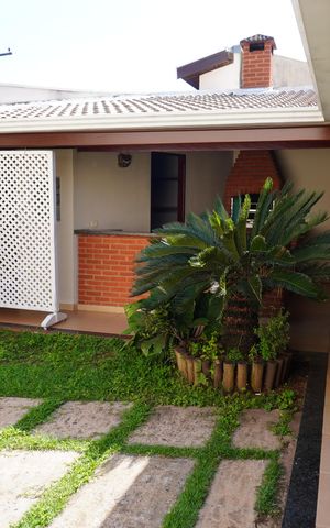 Casa para alugar com 260m², 4 quartos e 5 vagasQuintal