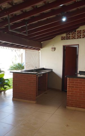 Casa para alugar com 260m², 4 quartos e 5 vagasGaragem