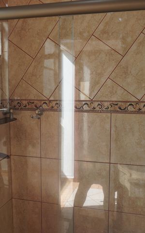 Casa para alugar com 260m², 4 quartos e 5 vagasBanheiro 1