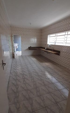 Casa à venda com 200m², 3 quartos e 2 vagas Casa à venda com 200m², 3 quartos e 2 vagasCozinha