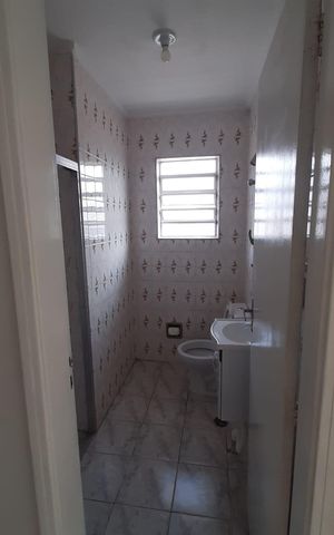 Casa à venda com 200m², 3 quartos e 2 vagas Casa à venda com 200m², 3 quartos e 2 vagasBanheiro 1