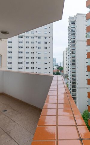 Apartamento para alugar com 135m², 3 quartos e 2 vagas Apartamento para alugar com 135m², 3 quartos e 2 vagasVaranda
