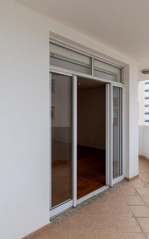 Apartamento para alugar com 135m², 3 quartos e 2 vagas Apartamento para alugar com 135m², 3 quartos e 2 vagasVaranda