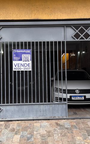 Casa à venda com 220m², 4 quartos e 3 vagas Casa à venda com 220m², 4 quartos e 3 vagasFachada