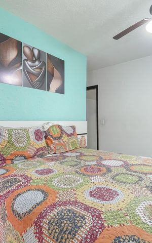 Casa à venda com 157m², 2 quartos e 2 vagas Casa à venda com 157m², 2 quartos e 2 vagasSuíte