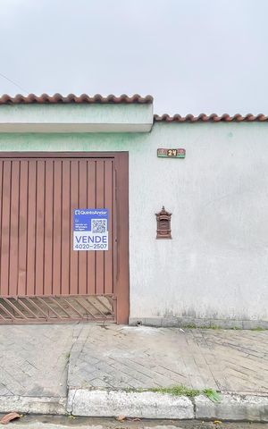 Casa à venda com 157m², 2 quartos e 2 vagas Casa à venda com 157m², 2 quartos e 2 vagasFachada