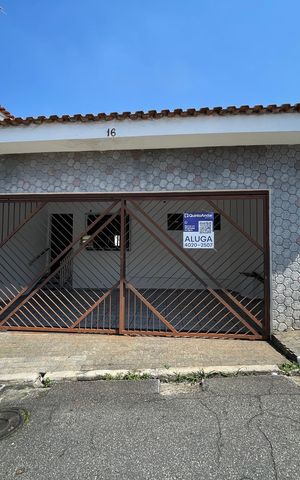 Casa para alugar com 80m², 3 quartos e 2 vagas Casa para alugar com 80m², 3 quartos e 2 vagasFachada + Placa
