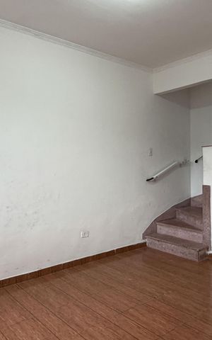 Casa para alugar com 100m², 3 quartos e sem vaga Casa para alugar com 100m², 3 quartos e sem vagaSala