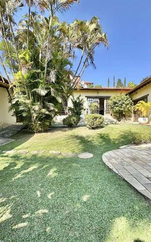 Casa de condomínio para alugar com 380m², 5 quartos e 4 vagas Casa de condomínio para alugar com 380m², 5 quartos e 4 vagasQuintal