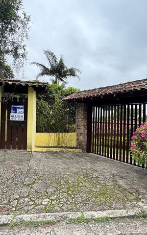 Casa de condomínio para alugar com 380m², 5 quartos e 4 vagas Casa de condomínio para alugar com 380m², 5 quartos e 4 vagasFachada