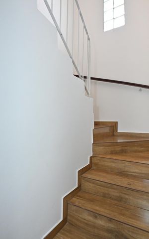 Casa para alugar com 181m², 3 quartos e 2 vagasEscada