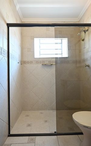 Casa para alugar com 181m², 3 quartos e 2 vagasBanheiro Suíte 1