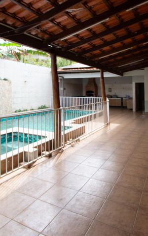 Casa de condomínio para alugar com 400m², 3 quartos e 4 vagas