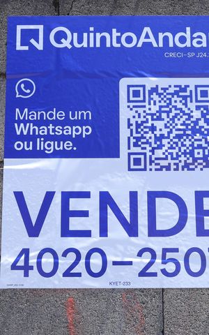 Apartamento à venda com 45m², 2 quartos e 1 vagaPlaca GRANDE instalada na fachada do condomínio, dia 26.09.2026 - Código da placa: KYET-233
