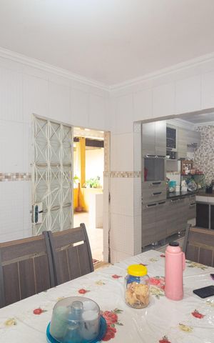Casa à venda com 360m², 5 quartos e sem vaga Casa à venda com 360m², 5 quartos e sem vagaCozinha e Área de Serviço