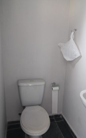 Casa à venda com 250m², 2 quartos e 2 vagasLavabo