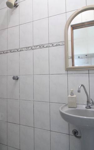 Casa à venda com 250m², 2 quartos e 2 vagasLavabo