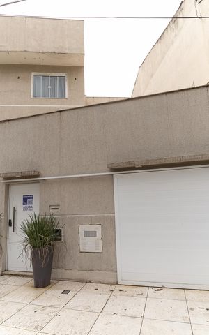 Casa à venda com 180m², 4 quartos e 2 vagas Casa à venda com 180m², 4 quartos e 2 vagasFachada
