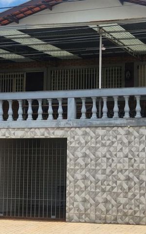 Casa à venda com 252m², 3 quartos e 3 vagas Casa à venda com 252m², 3 quartos e 3 vagasFachada