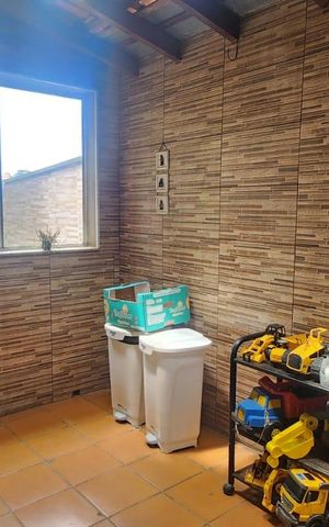 Casa à venda com 252m², 3 quartos e 3 vagas Casa à venda com 252m², 3 quartos e 3 vagasÁrea de serviço
