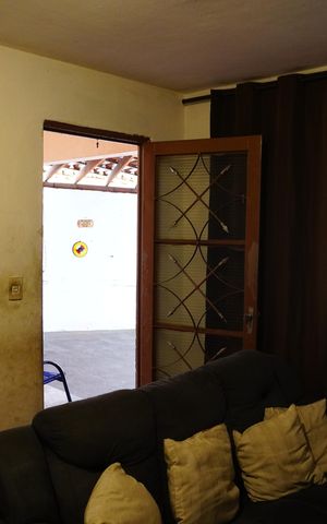 Casa à venda com 90m², 3 quartos e 2 vagasSala