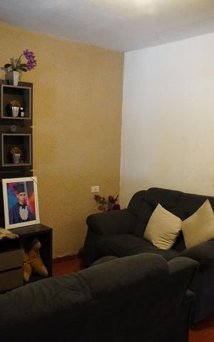 Casa à venda com 90m², 3 quartos e 2 vagasSala
