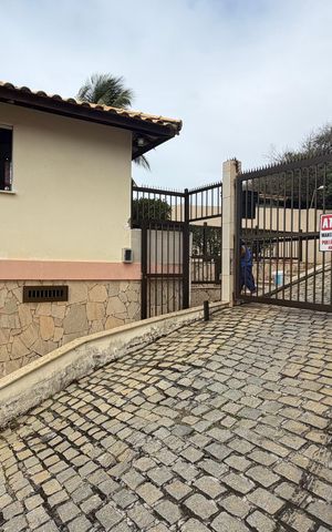Casa de condomínio para alugar com 300m², 3 quartos e 4 vagas Casa de condomínio para alugar com 300m², 3 quartos e 4 vagasFachada
