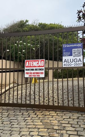 Casa de condomínio para alugar com 300m², 3 quartos e 4 vagas Casa de condomínio para alugar com 300m², 3 quartos e 4 vagasFachada