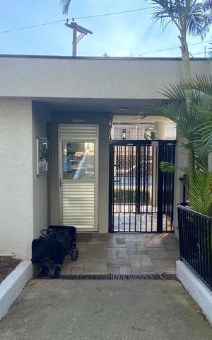 Apartamento para alugar com 57m², 2 quartos e sem vaga Apartamento para alugar com 57m², 2 quartos e sem vagaFachada e portaria