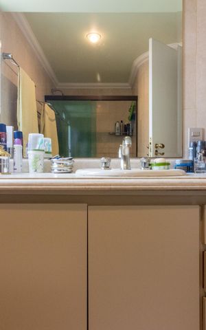 Apartamento à venda com 198m², 4 quartos e 3 vagas Apartamento à venda com 198m², 4 quartos e 3 vagasBanheiro da Suíte 1