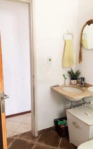 Casa à venda com 174m², 3 quartos e 2 vagas