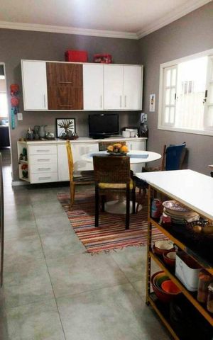 Casa à venda com 174m², 3 quartos e 2 vagas