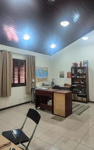 Casa à venda com 210m², 4 quartos e 4 vagas